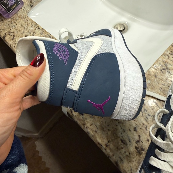 Jordan Women\'s High-Top Sneakers - Navy and Cream